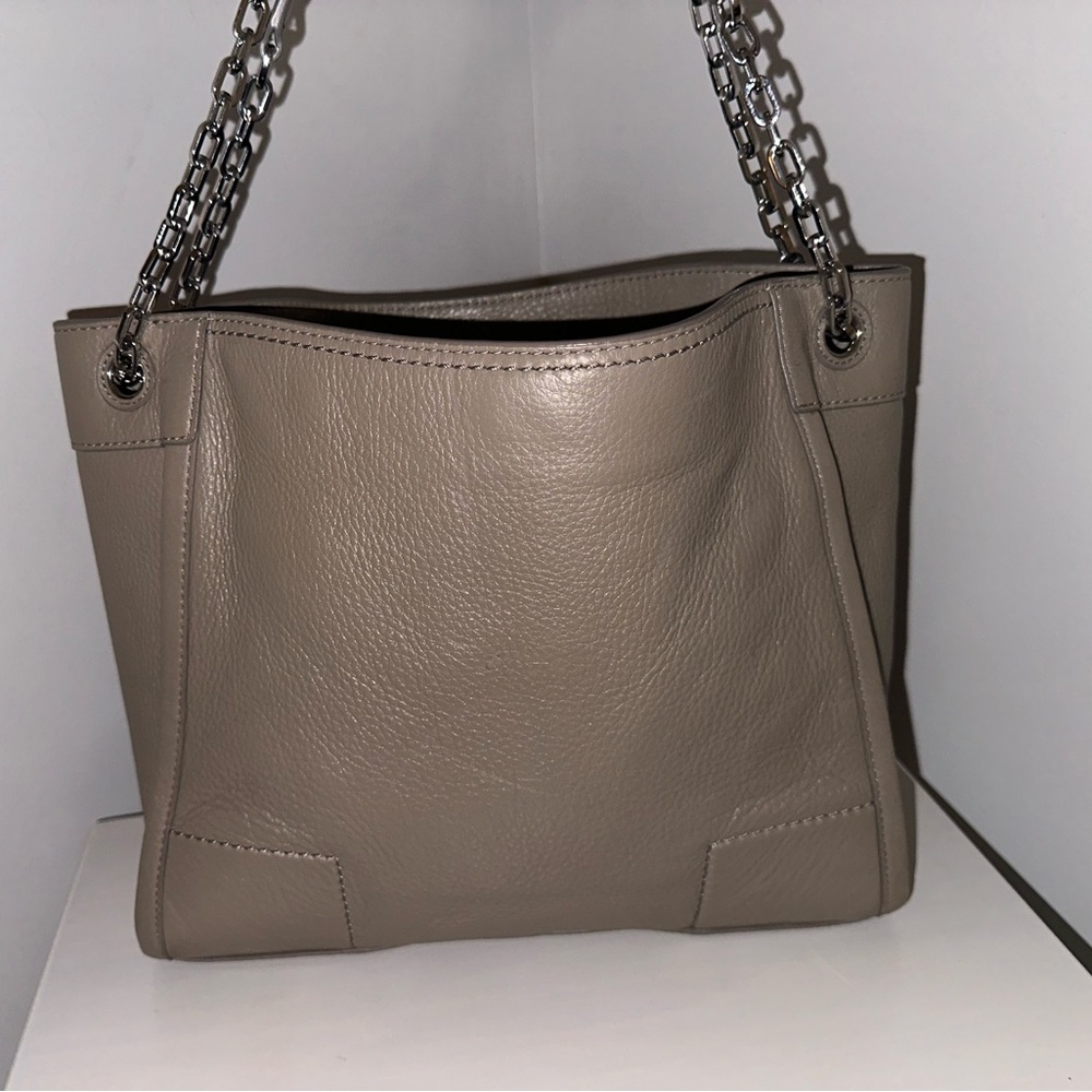 Tory Burch Small Britten Slouchy Tote. - Picture 2 of 8